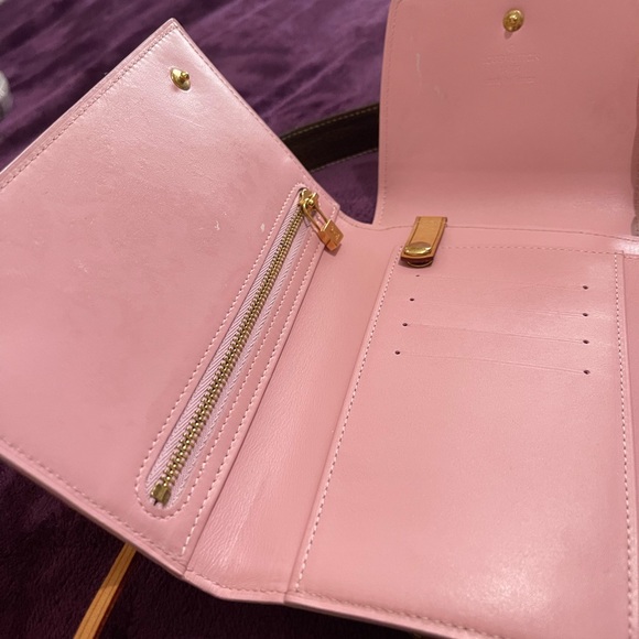 Authentic Louis Vuitton wallet on chain also can be a phone holder - Picture 2 of 11